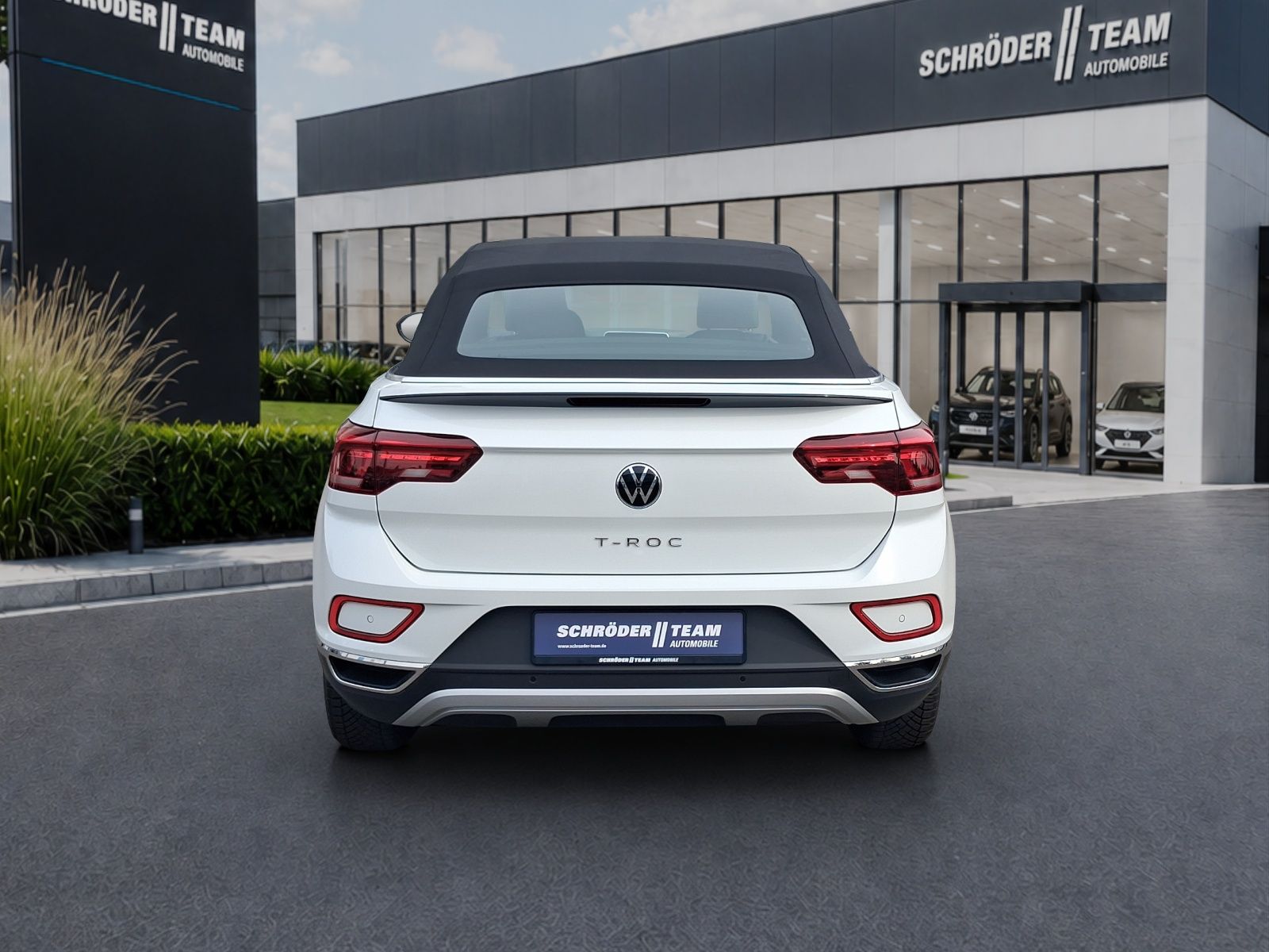 Volkswagen T-Roc Cabriolet 1.5 l TSI DSG Style side lane A foto 4