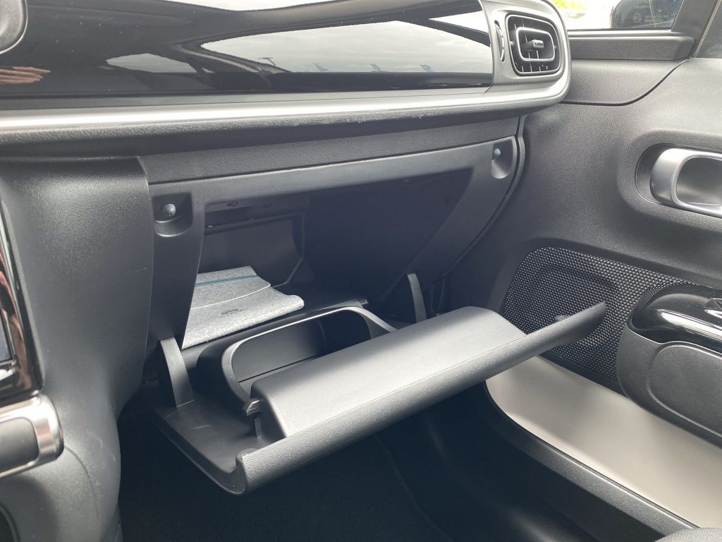 Fahrzeugabbildung Citroën C3 Pure Tech 110 S&S MAX *Navi*Rückf.k.*