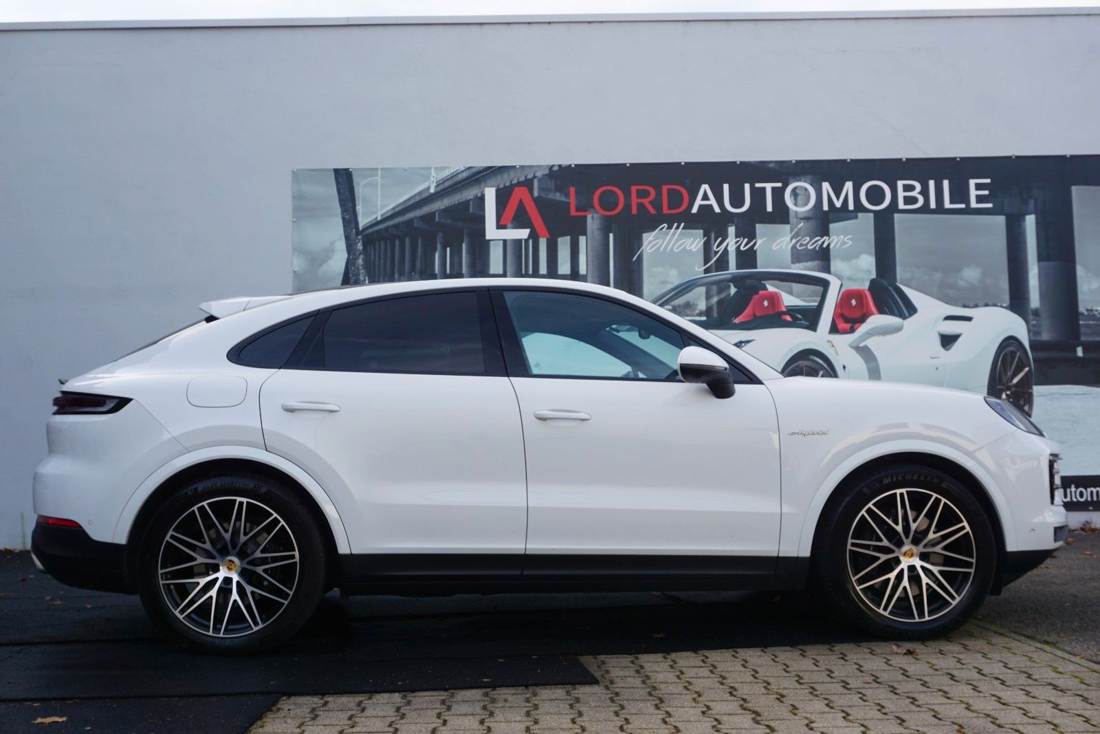 Porsche Cayenne - 1