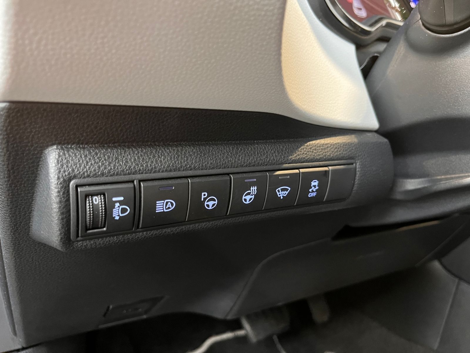 Fahrzeugabbildung Toyota Corolla Hybrid Club LED NAV DAB PDC ALU