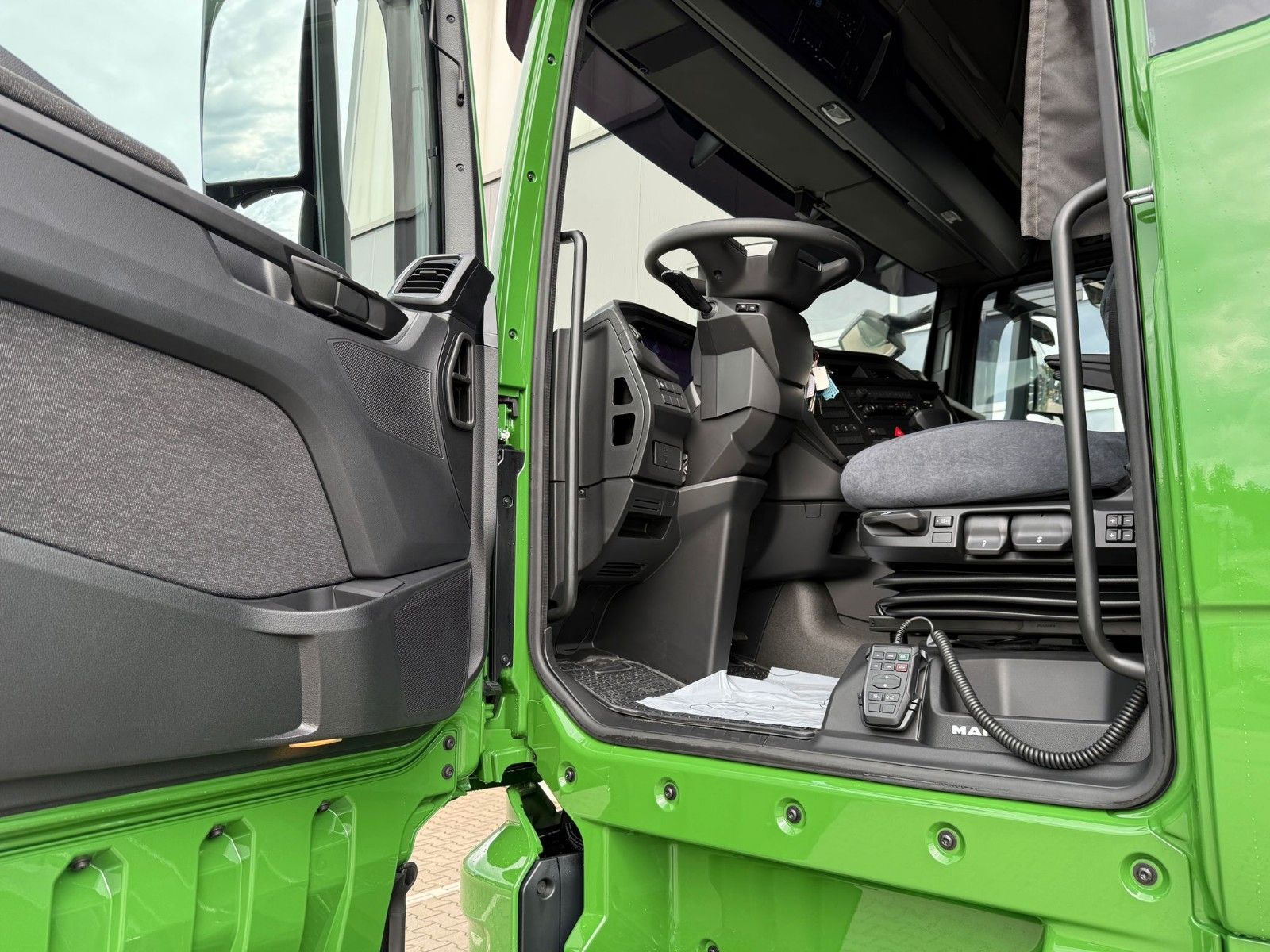 Fahrzeugabbildung MAN TGX 26.520 6x2 LL CH MILDNER MultiFlex