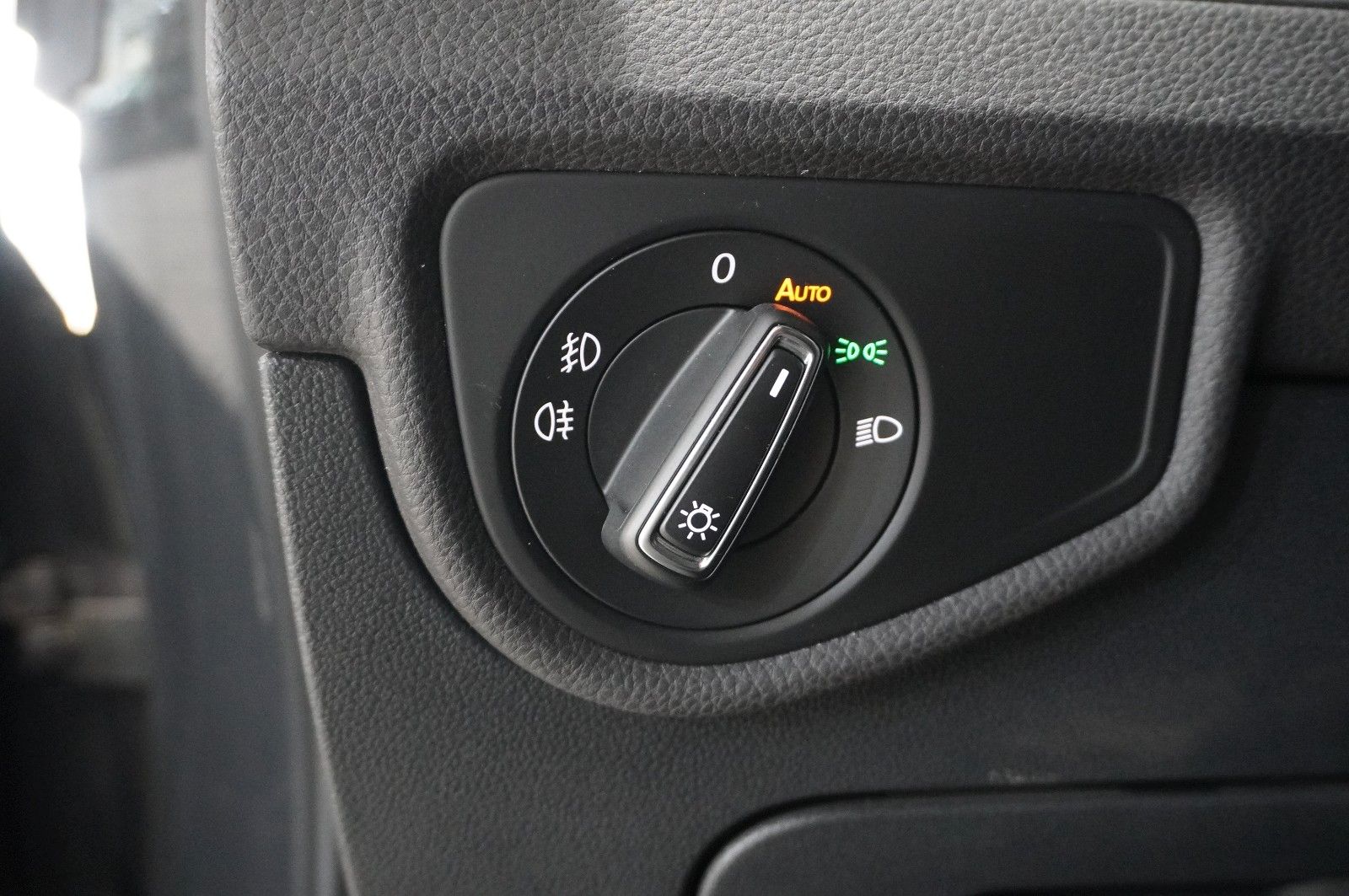 Fahrzeugabbildung Volkswagen Touran 1.6 TDI COMFORTLINE 7-SITZER ACC/SHZ/AHK