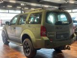Nissan Pathfinder Stier Bundeswehr 2.5 dCi 4WD Standhzg - Nissan Pathfinder mit Diesel-Antrieb
