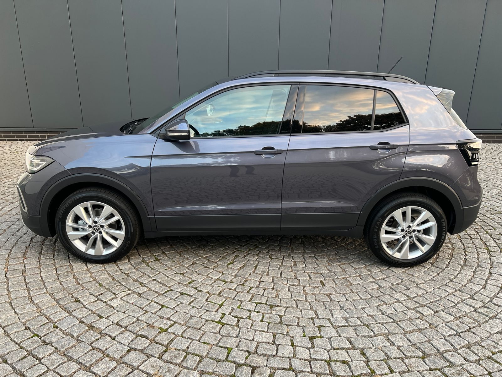 Fahrzeugabbildung Volkswagen T-Cross Life 1.0 TSI DSG *IQ.Light, Climatronic,