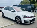 Volkswagen Golf VII Lim. GTI PERF.*PANO*LEDER*XENON*KAM*KEY - Cars in Berlin