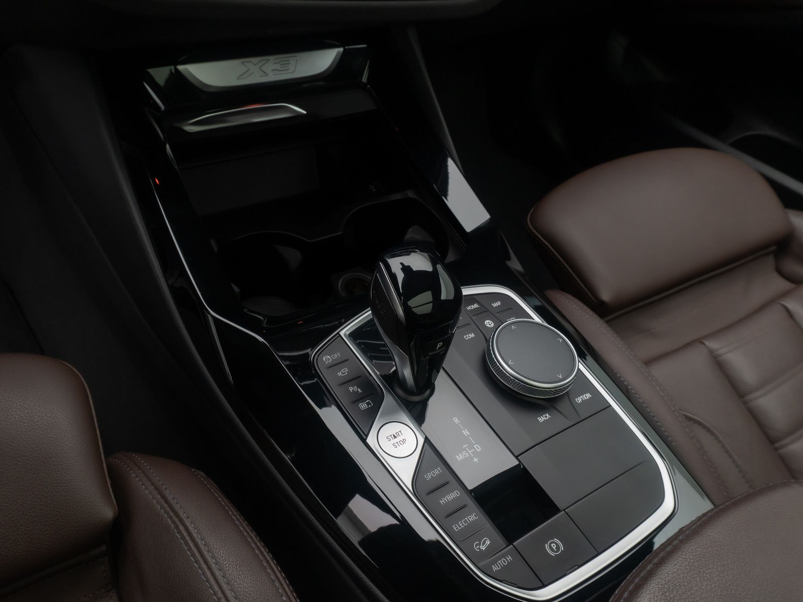 Fahrzeugabbildung BMW X3 xD30e Panorama HUD DAB Sport AHK 360&deg; Komfort