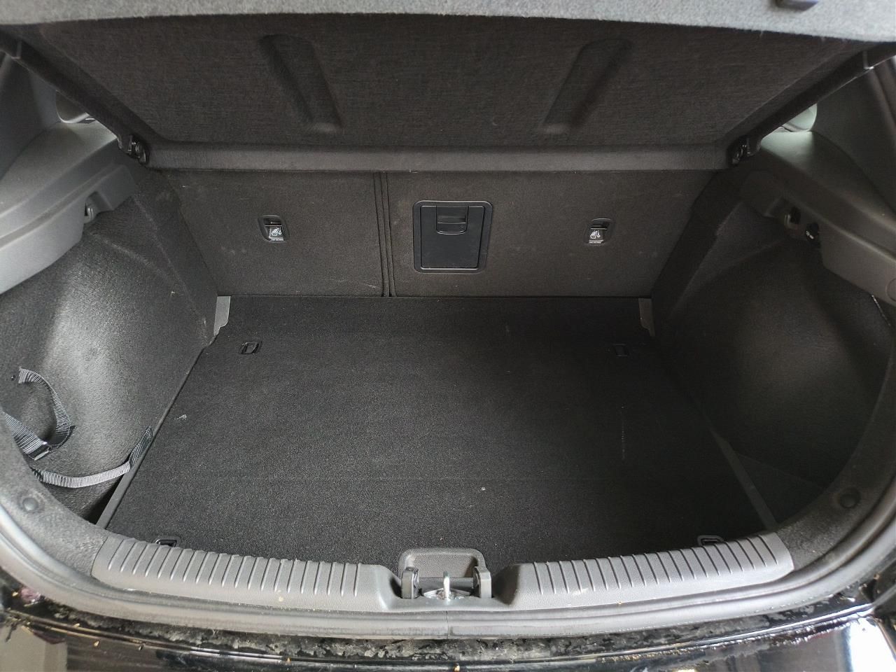 Fahrzeugabbildung Hyundai i30 1.5 DCT ADVANTAGE SHZ*LHZ*NAVI*KAMERA*CARPL*