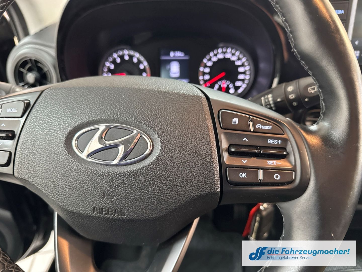 Fahrzeugabbildung Hyundai i10 Trend Navi Apple CarPlay Android Auto Musiks