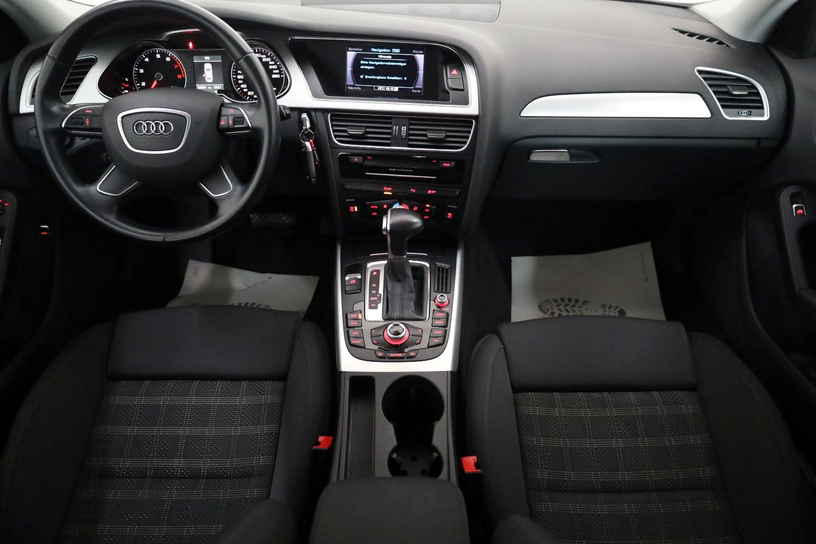 Fahrzeugabbildung Audi A4 Lim. Attraction Navi,Bi-Xenon,PDC,SR+WR