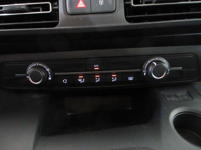 Fahrzeugabbildung Opel Combo Life 1.2T  7-SITZ/NAVI/LED/AHK/PDC/DAB+