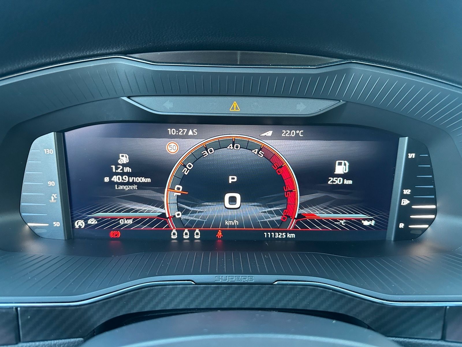Fahrzeugabbildung SKODA Superb Combi 2.0 TDI DSG Sportline NAV+LED+AHK