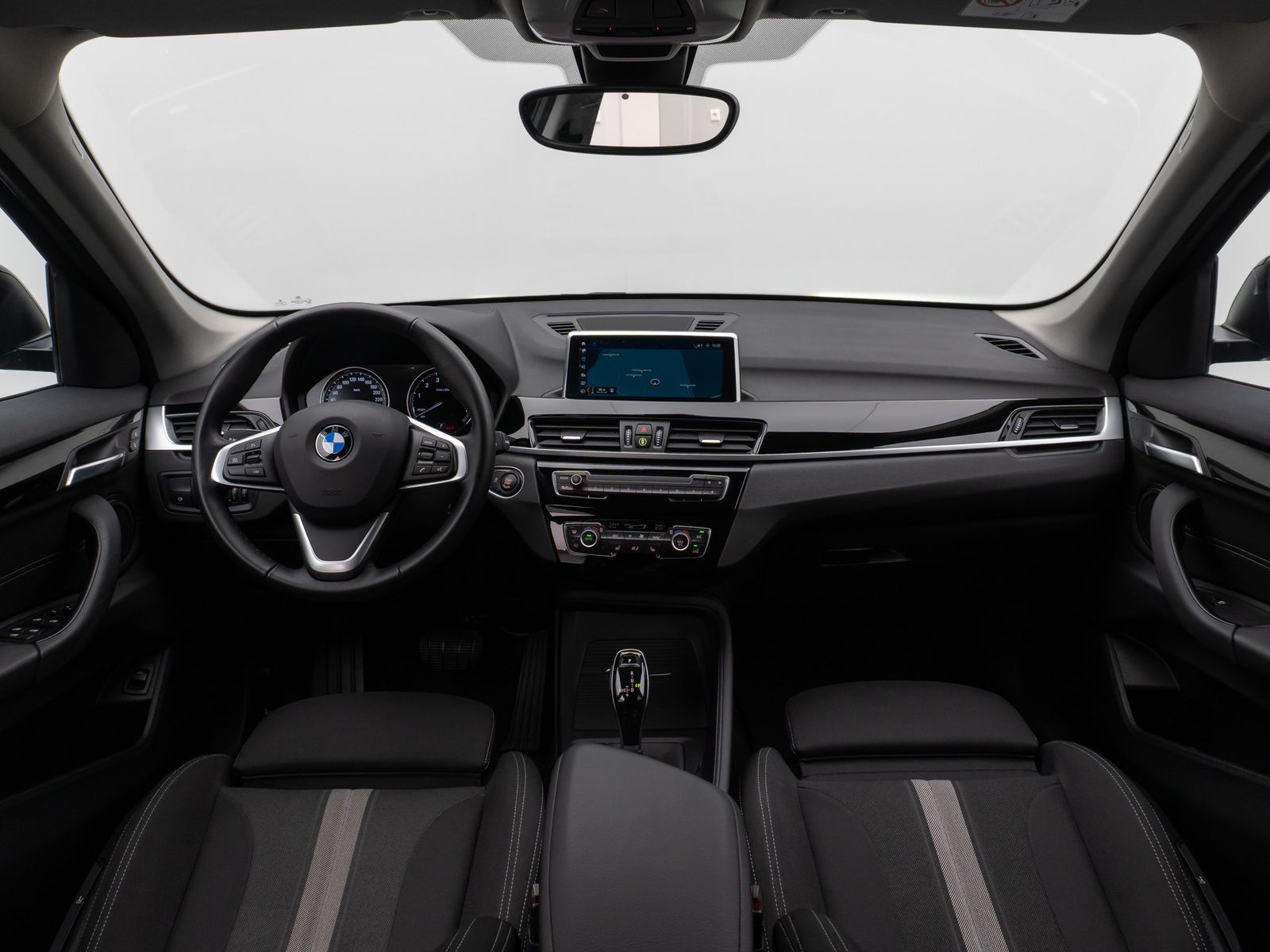 Fahrzeugabbildung BMW X1 sD18i Kamera DAB HiFi Navi Komfort LED Sport