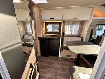 Sunlight Adventure T 69LC 8G Combi 6E SAT TV Heckstützen