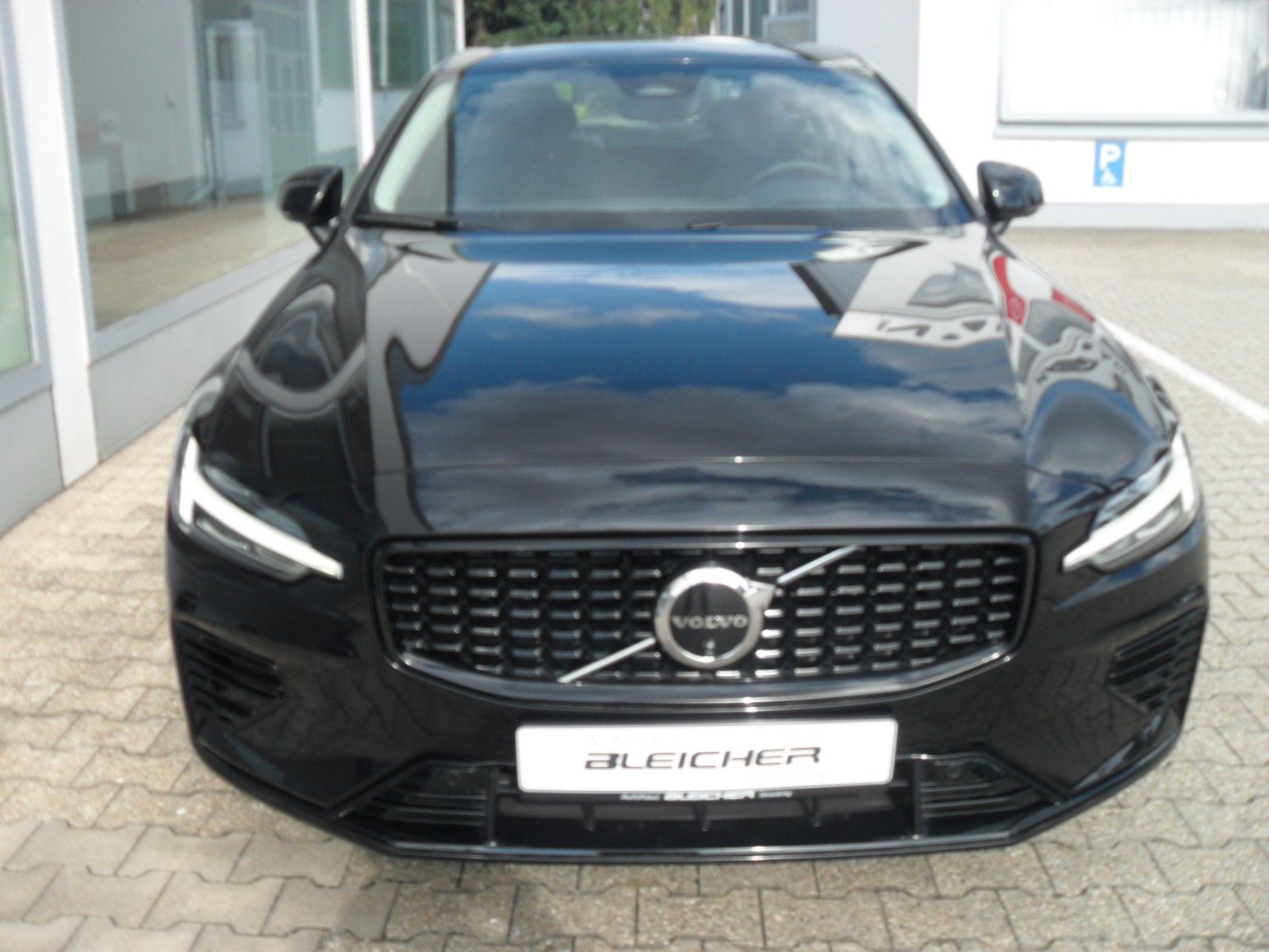 Fahrzeugabbildung Volvo S60T8 Lim. Ultimate Dark | 360° | HeadUp | Pano.