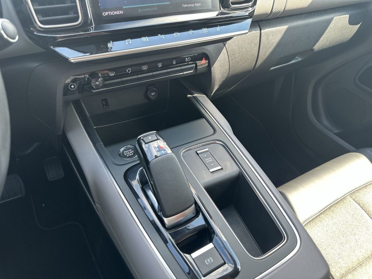 Fahrzeugabbildung Citroën C5 AIRCR C-SERIES PT 225 HYB-ACC-Cam* - mit KI generiert/bearbeitet