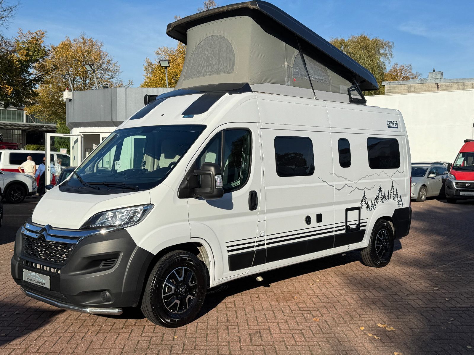 Fahrzeugabbildung Bürstner Campeo Black Forest C 600 AUFSTELLDACH SHZ NAVI+