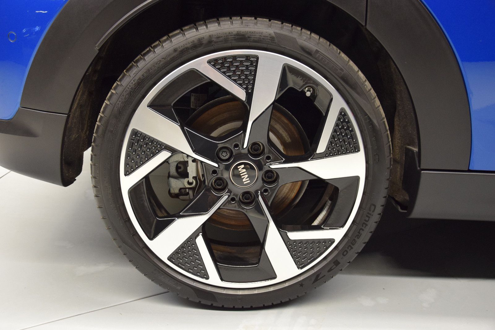 Fahrzeugabbildung MINI Cooper C Favoured Trim 5-Türen Paket-L Pano h/k