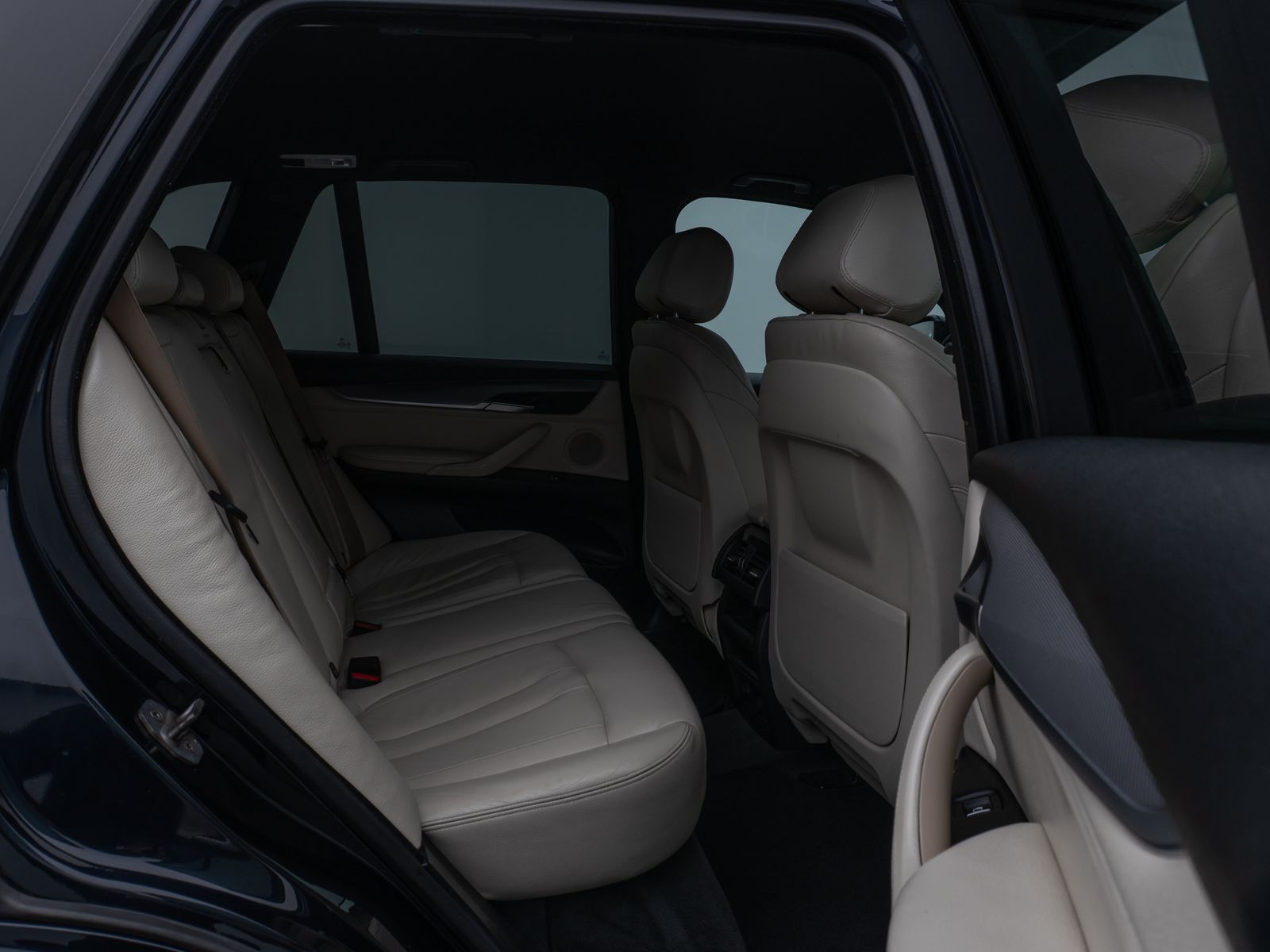 Fahrzeugabbildung BMW X5 xD30d M Sport HUD HiFi NaviPro PDC LED Leder