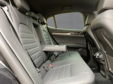 Alfa-Romeo Stelvio - 12