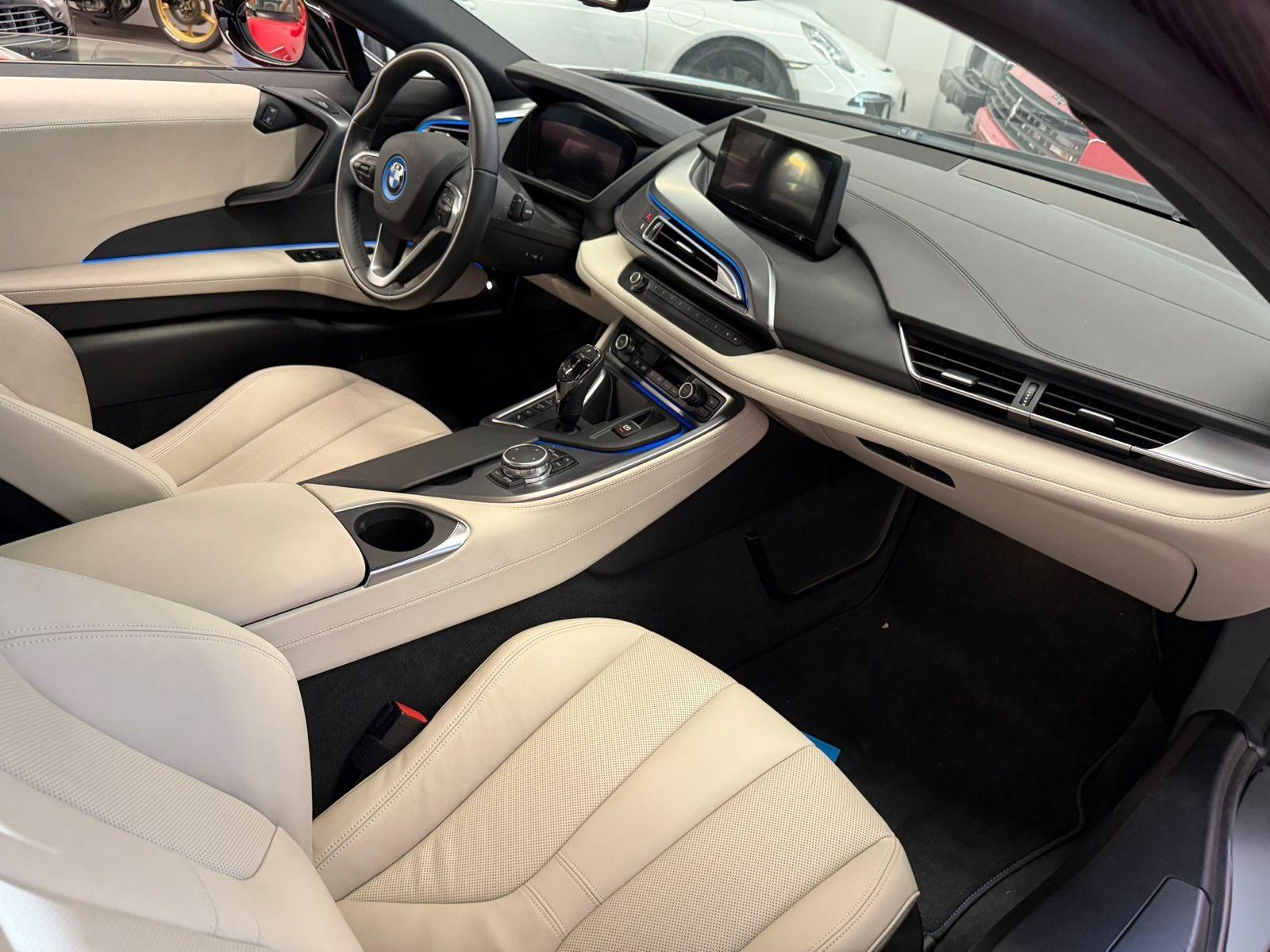BMW i8 Coupe Pure Impulse*ORIG3900KM*EINMALIG*