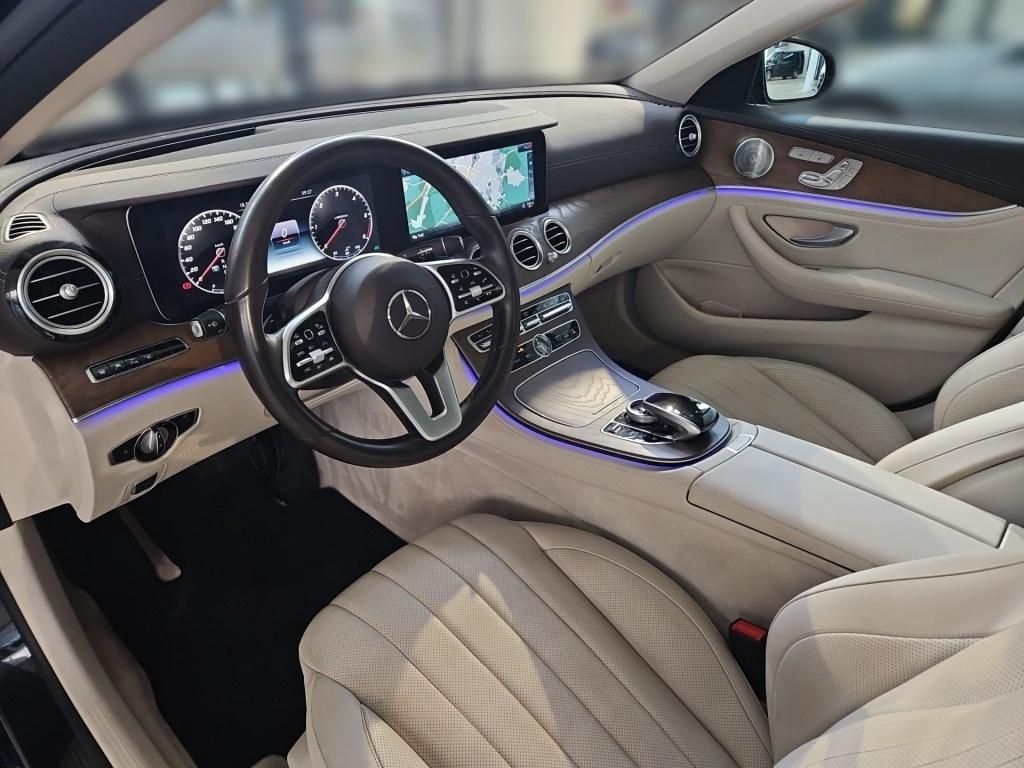 Fahrzeugabbildung Mercedes-Benz E 400 d T 4M AMG Pano Airmatic Massage Burmester