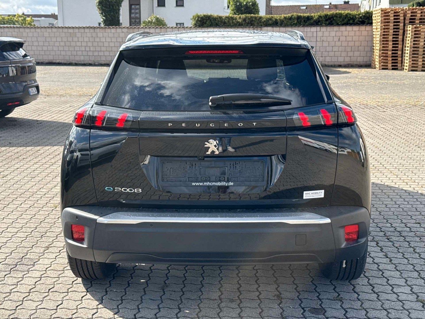 Fahrzeugabbildung Peugeot 2008 e- Allure Pack NAVI KAMERA 8-FACH SITZH. 1H