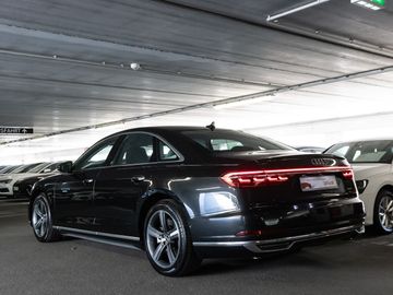 Audi A8 - 4