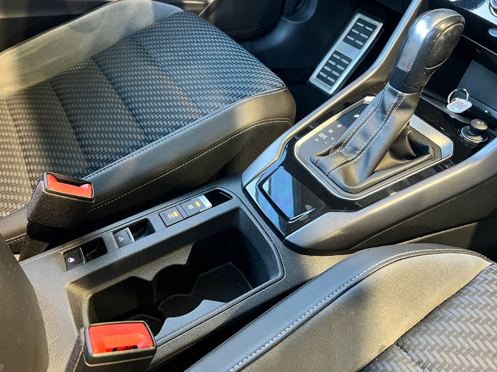 Fahrzeugabbildung Volkswagen T-Roc Cabrio R-Line Black AHK BEATS NAVI SHZ