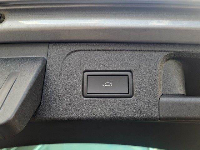Fahrzeugabbildung Volkswagen Passat Variant TDI Elegance DSG Matrix AHK Navi
