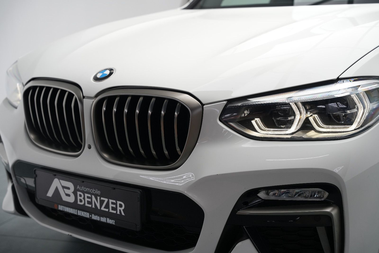 Fahrzeugabbildung BMW X4 M40 /HUD/LED/AHK/Leder/HUD/Ambiente/360°Cam/