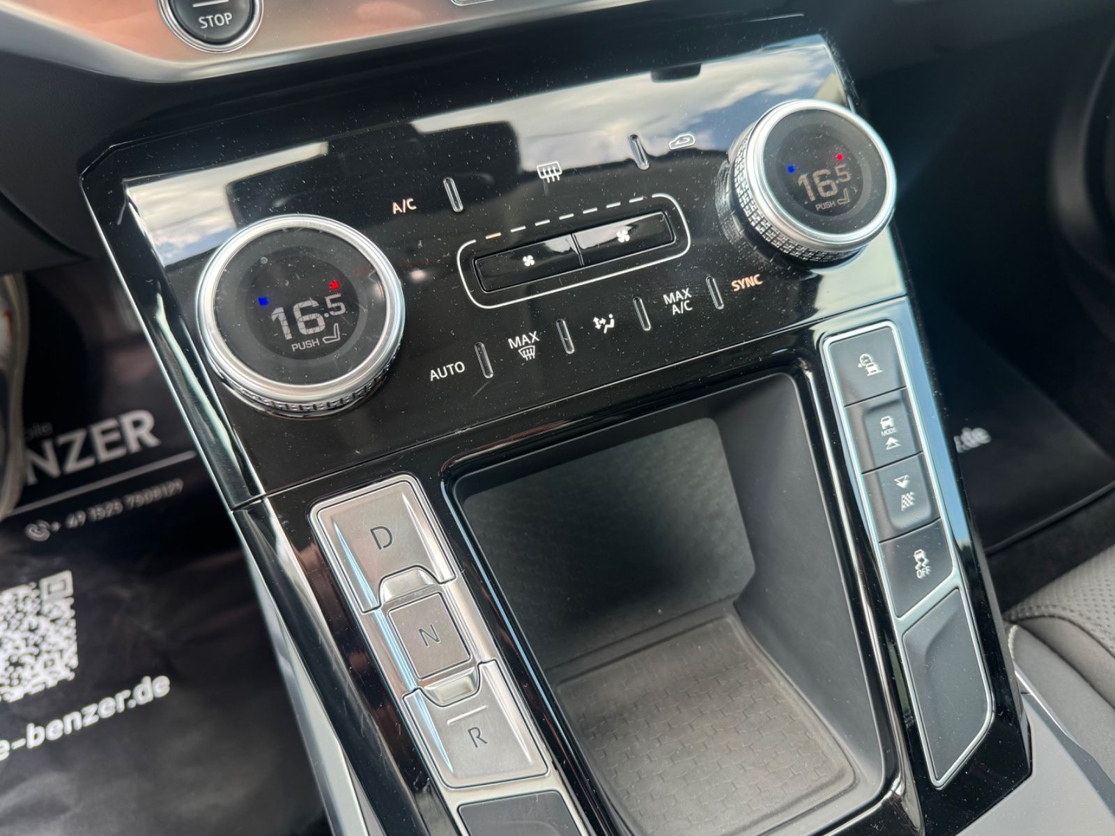 Fahrzeugabbildung Jaguar I-PACE 400 AWD/Black-Pack/CarPlay/MERIDIAN/89,6%