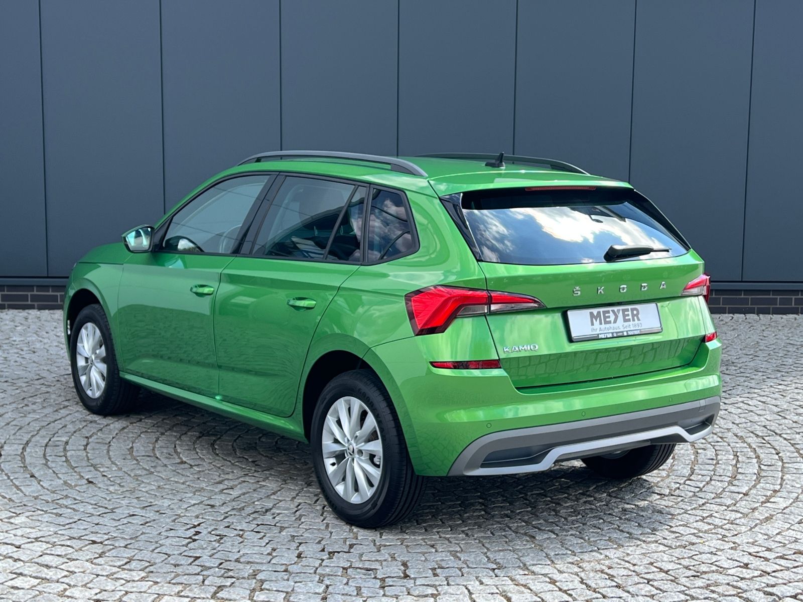 Fahrzeugabbildung SKODA Kamiq Ambition 1.0 TSI * AHK, LED, ACC, SmartLin
