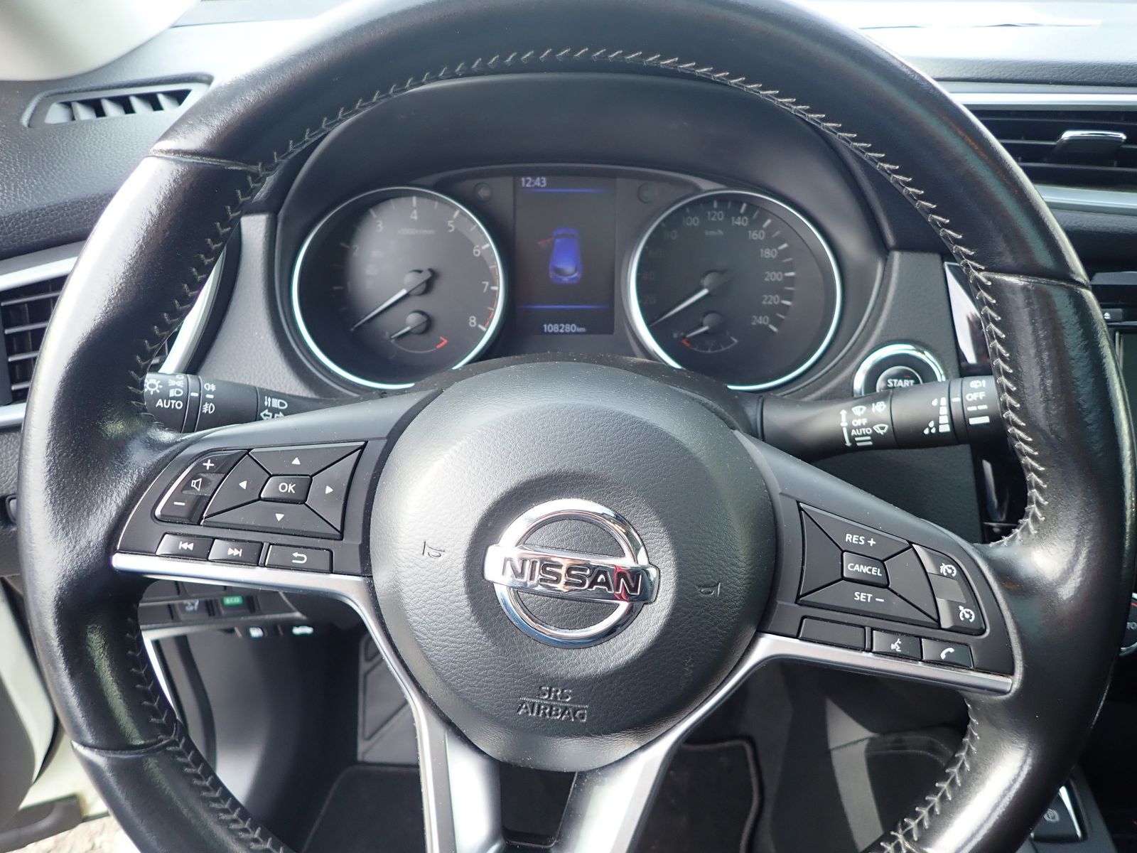 Fahrzeugabbildung Nissan Qashqai N-Connecta 1.3 DIG-T 160PS DCT