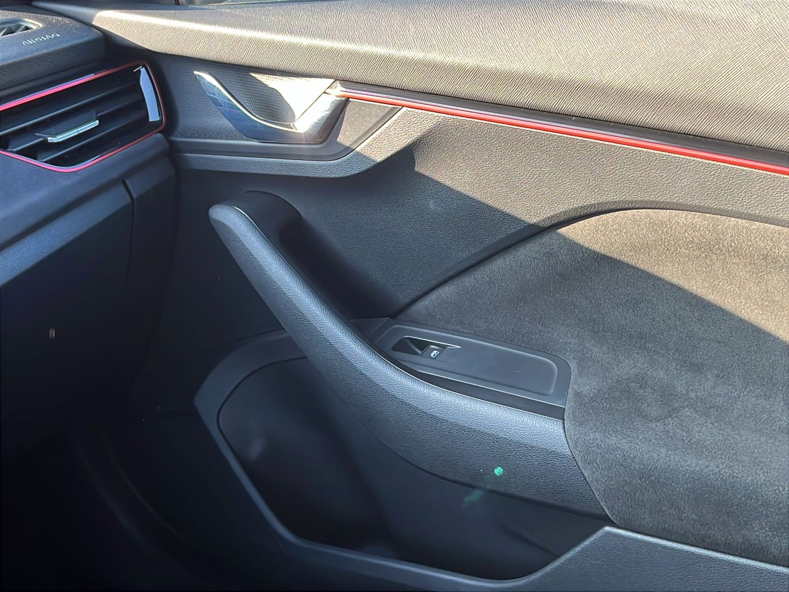 Fahrzeugabbildung SKODA Kamiq DSG*Pano*Vico*Kamera*PDC*Sportdesign*LED**