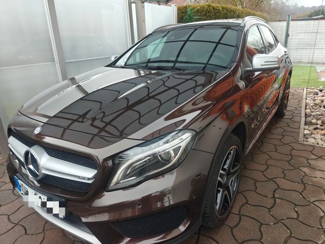 MERCEDES-BENZ GLA 200 AMG Line TOP