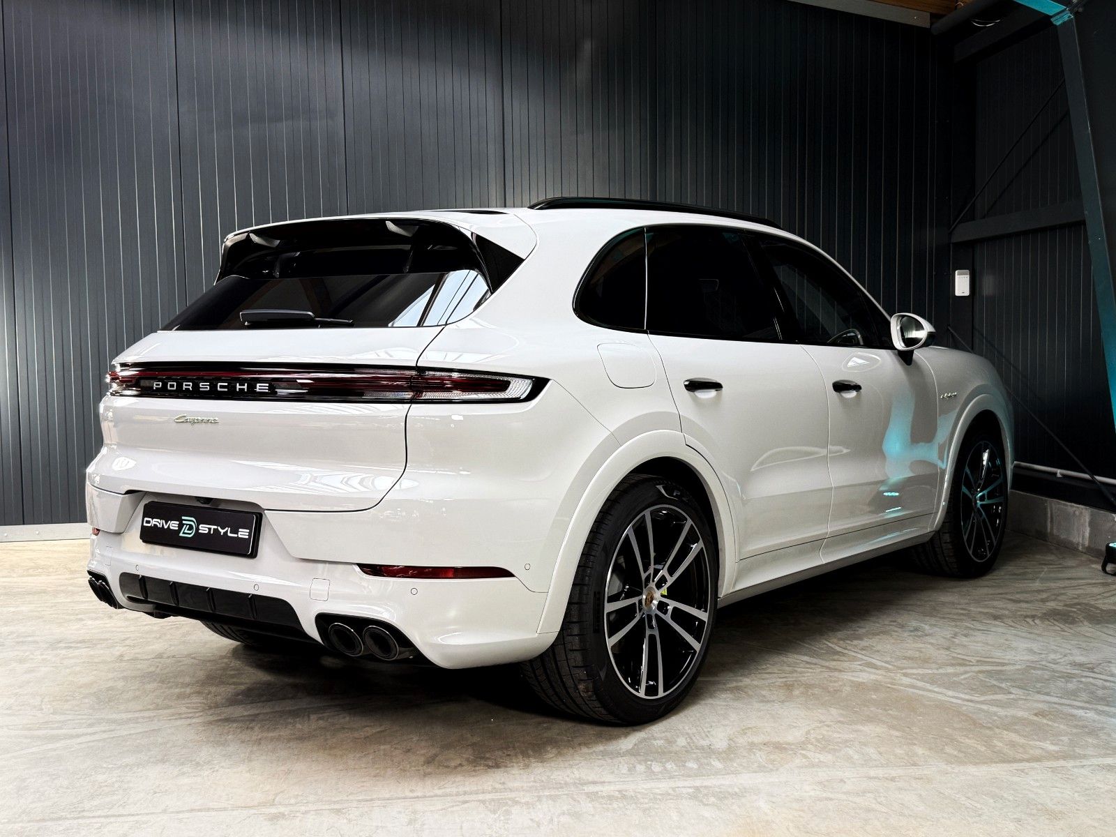 Fahrzeugabbildung Porsche Cayenne E-Hybrid + Vollaust. + Approved +Panoram