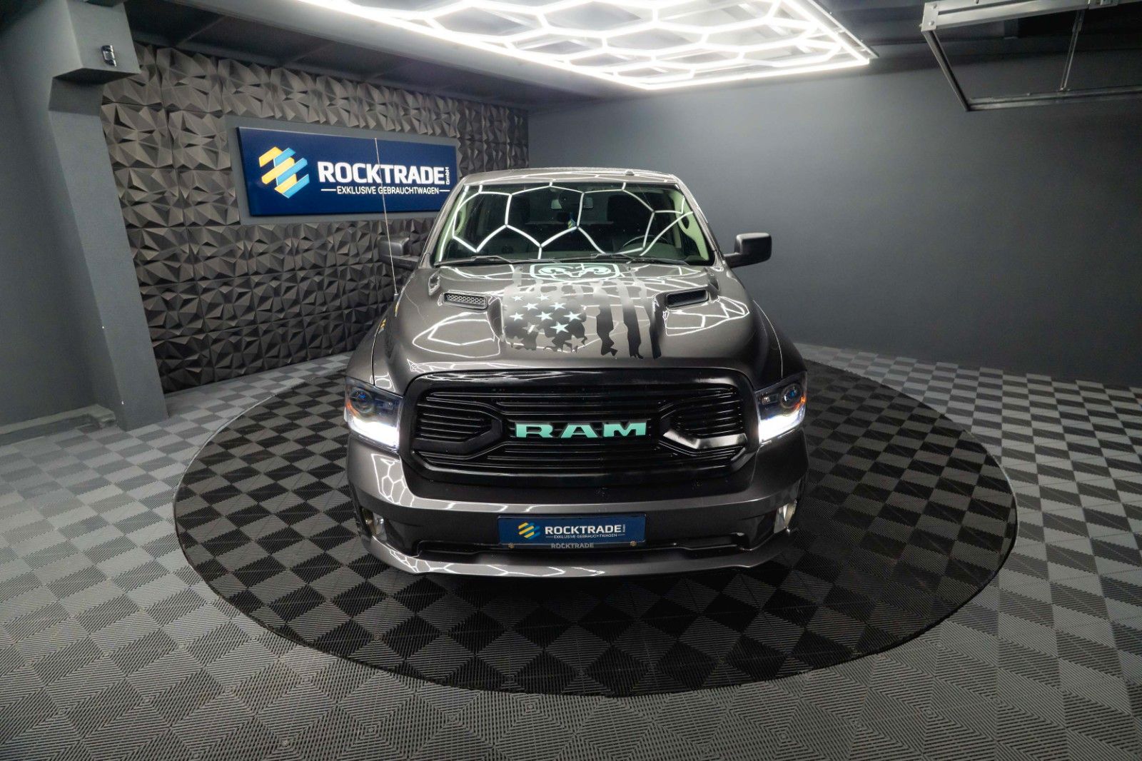 Fahrzeugabbildung Dodge RAM 5.7 V8 HEMI 4x4 OFFROAD Night-Paket *LED*