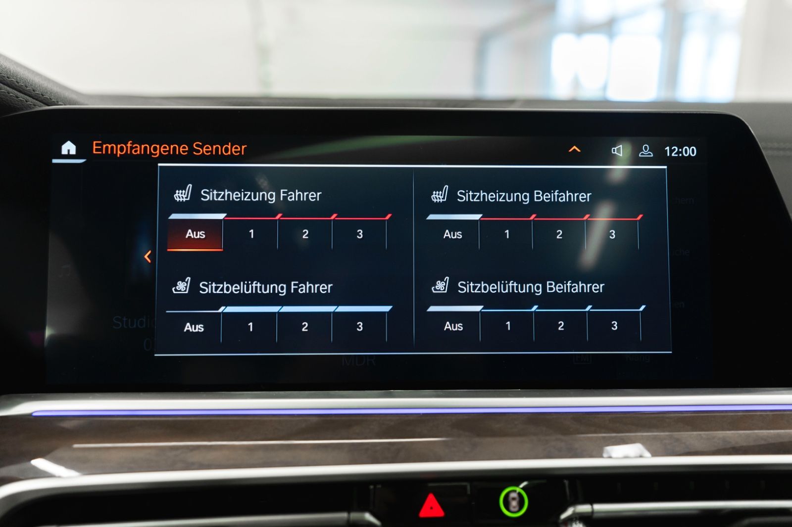 Fahrzeugabbildung BMW X6 40i xDrive M Sportpaket Harman Head up 360