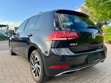 Volkswagen Golf - 10