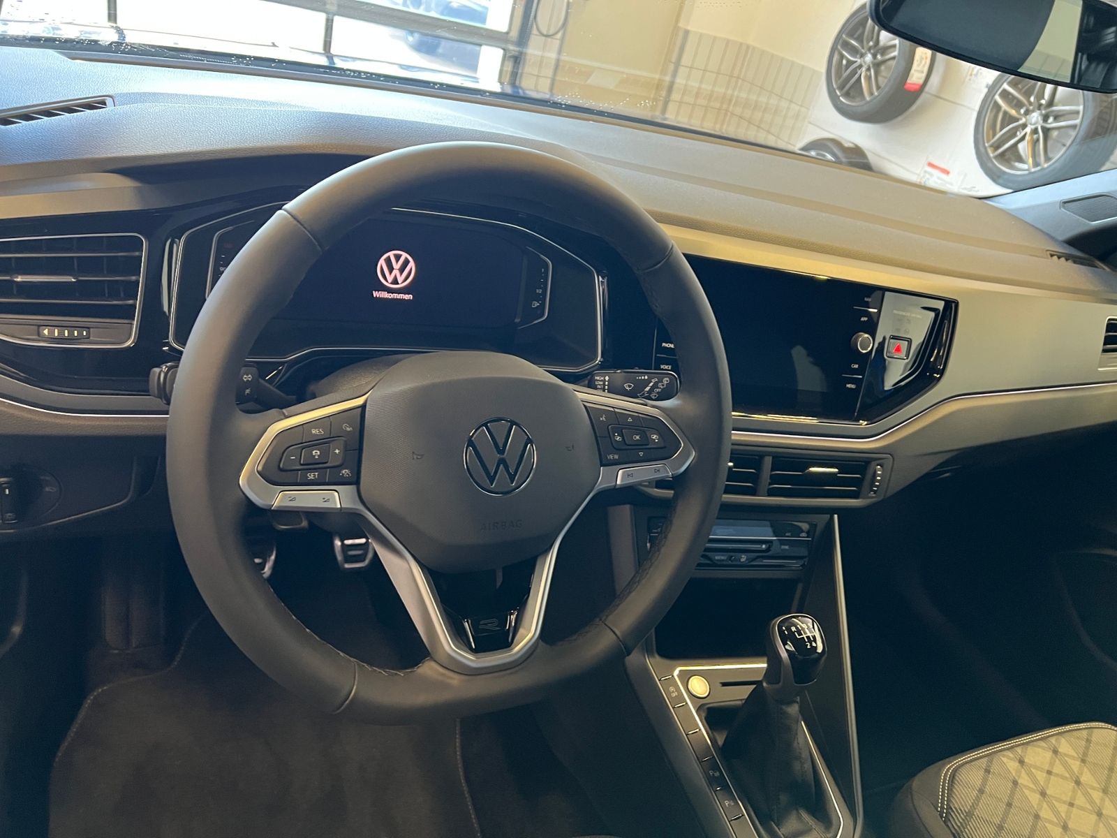 Fahrzeugabbildung Volkswagen Taigo R-Line 1.0 TSI *IQ.Light, App-Connect, 18'