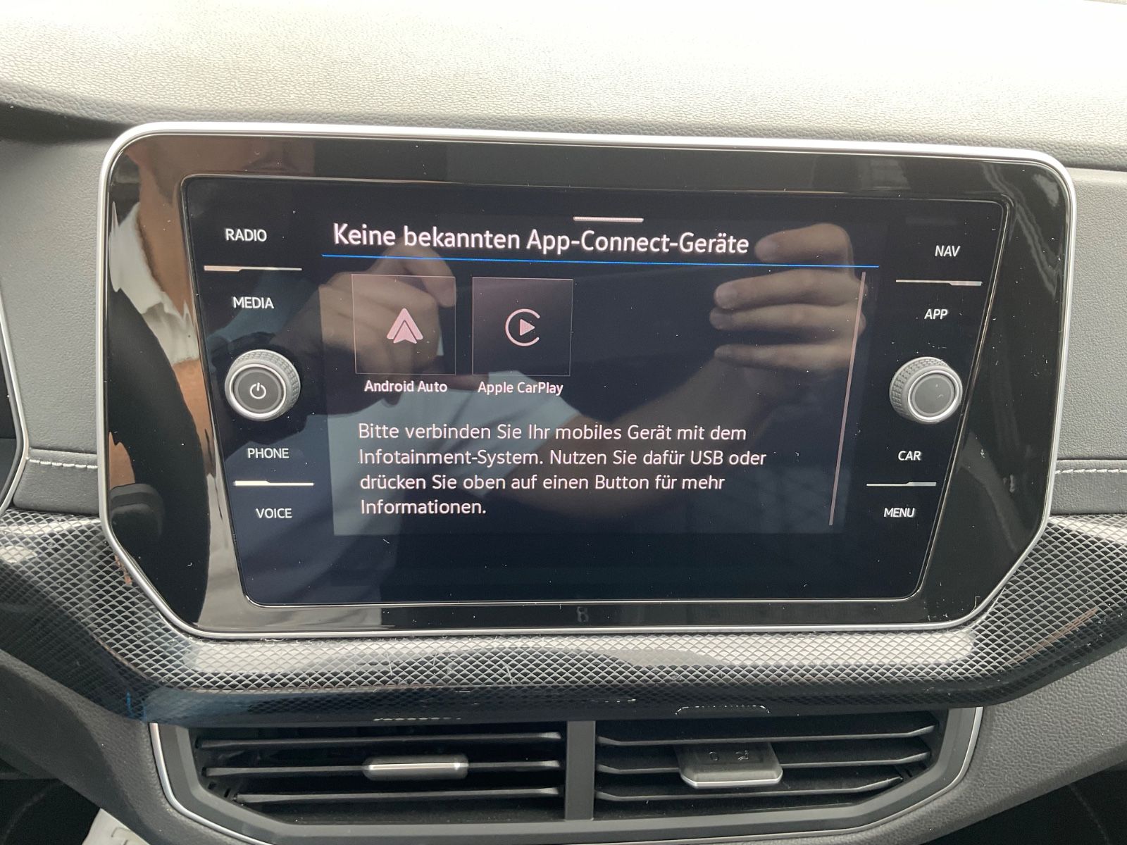 Fahrzeugabbildung Volkswagen T-Cross 1.5 TSI DSG R-Line,Kamera,AHK,ACC,Navi,