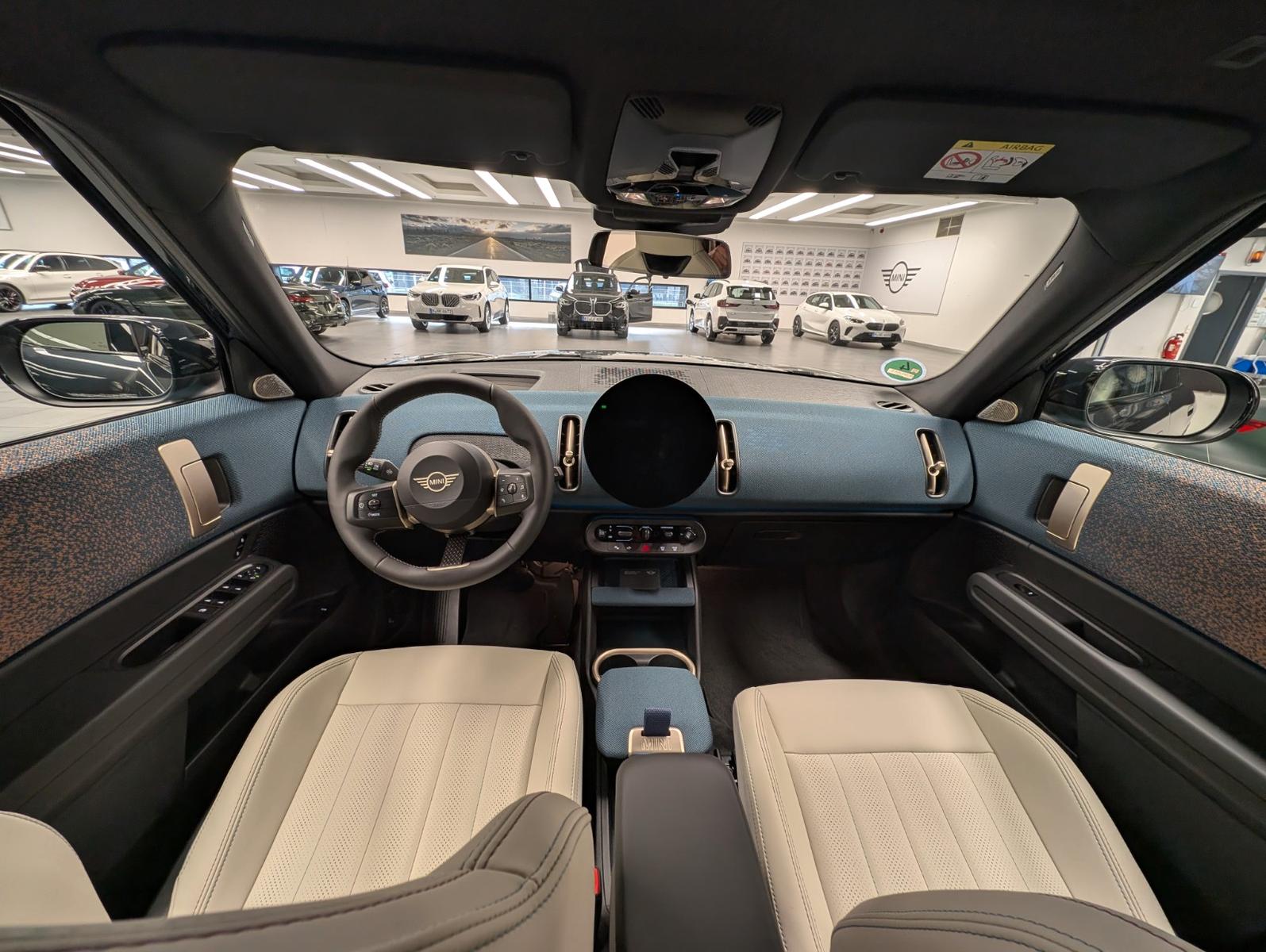 MINI Countryman E Favoured Trim AHK H&K Pano