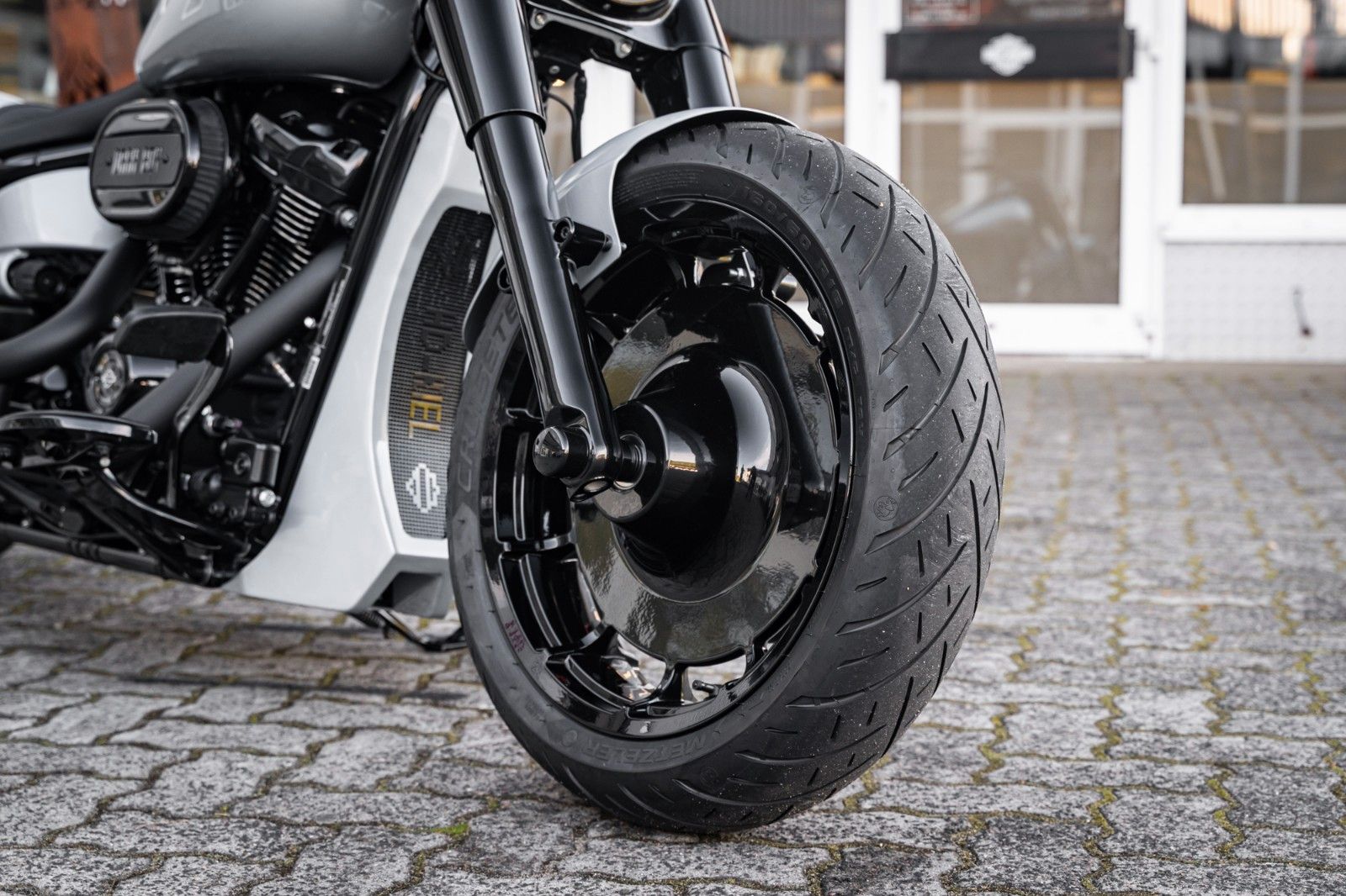 Fahrzeugabbildung Harley-Davidson SILVER DARK FAT BOY FLFBS 114 MY24 - JEKILL&HYDE