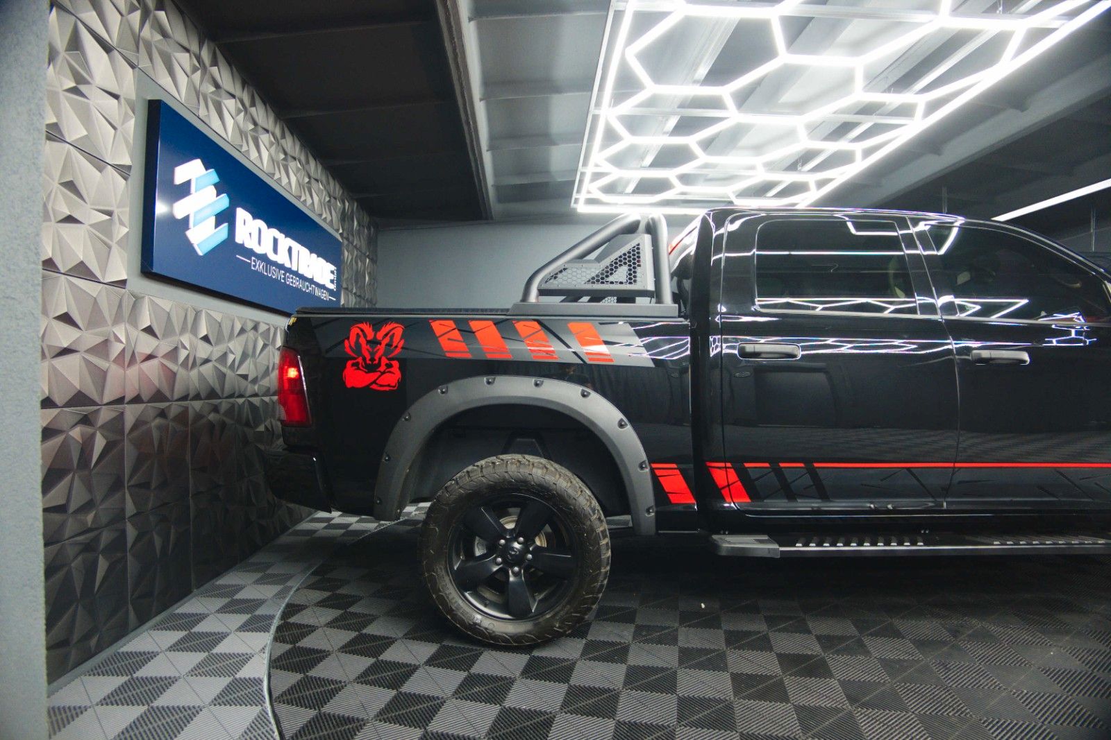 Fahrzeugabbildung Dodge RAM 5.7 V8 HEMI 4x4 OFFROAD Night-Paket *LED*AHK