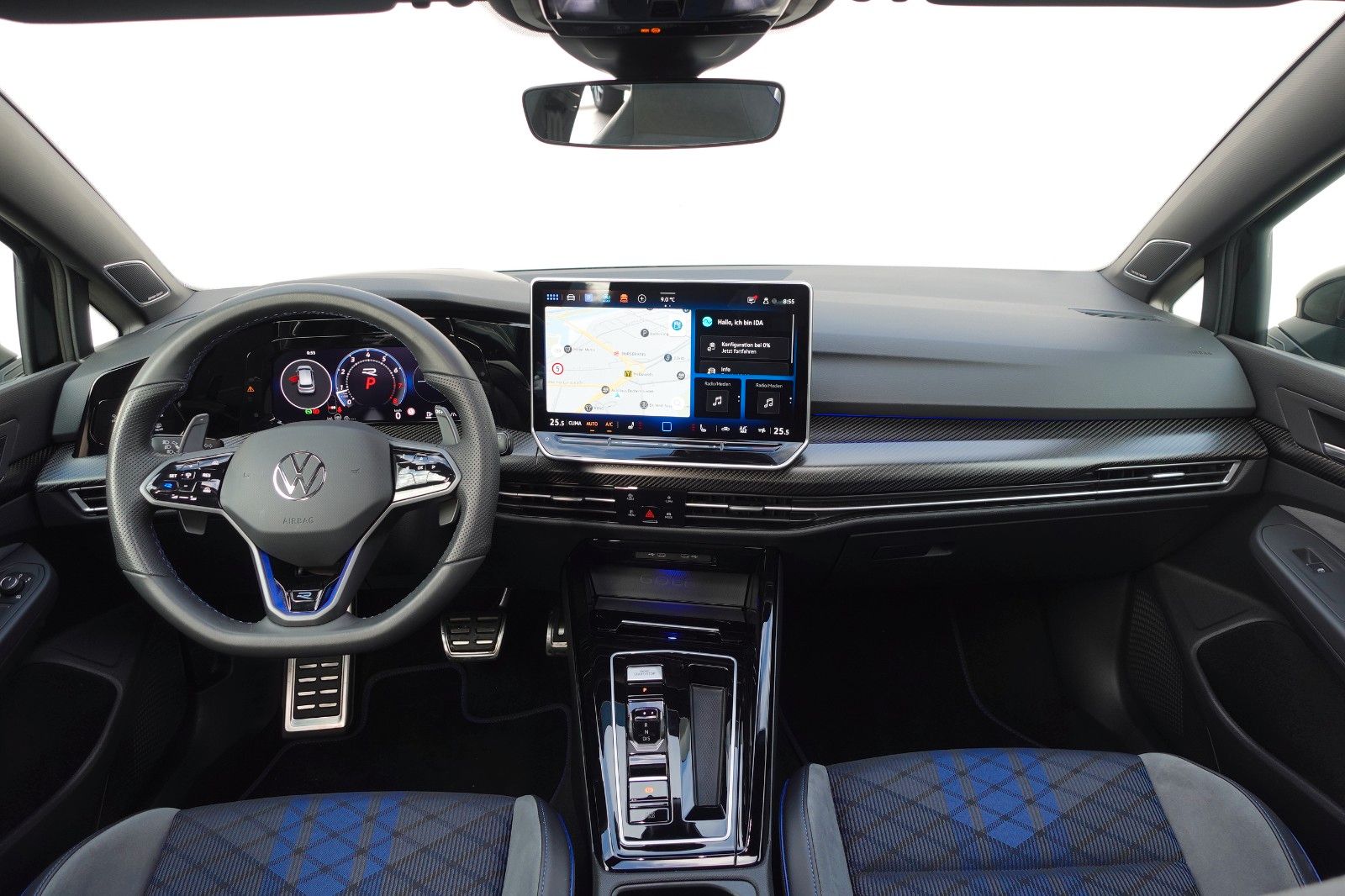 Fahrzeugabbildung Volkswagen Golf VIII R 2.0TSI 4Motion,Akrapovič,Pano,Matrix