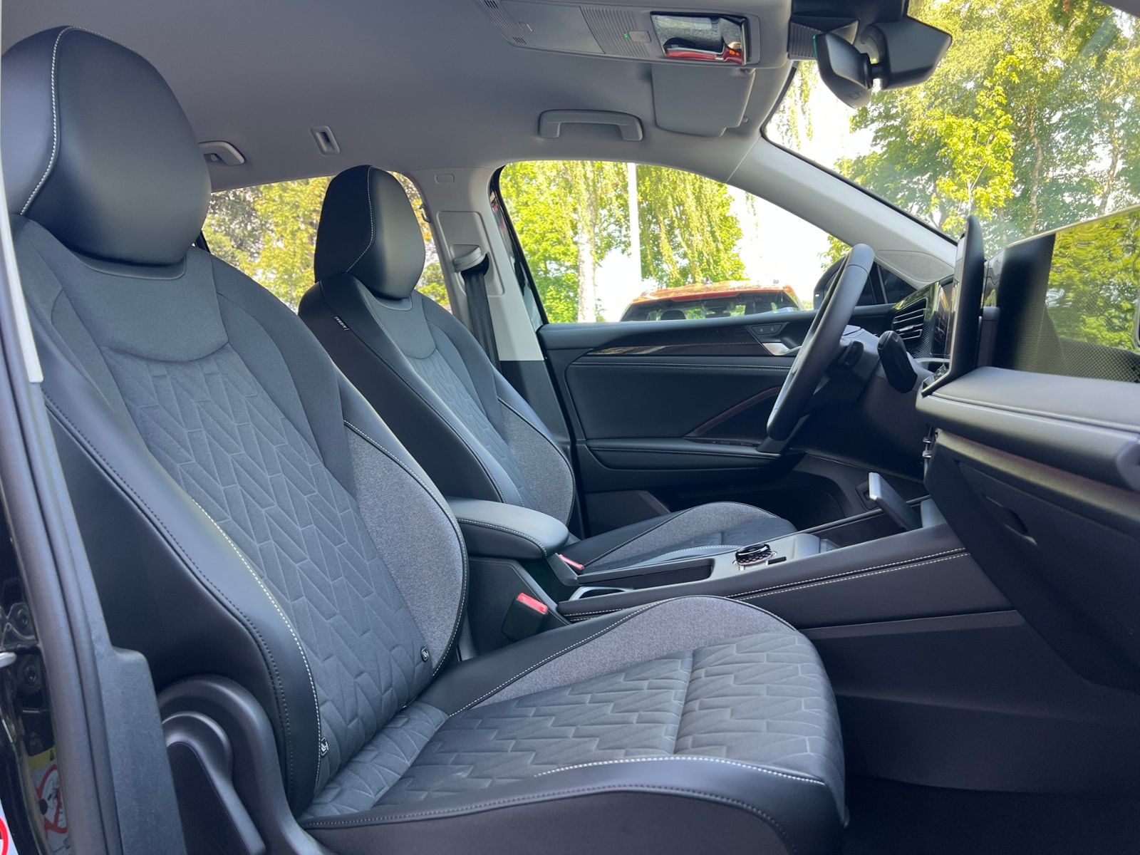 Fahrzeugabbildung Volkswagen Tiguan  ENERGY 2.0 TDI DSG *AHK, Navi, Travel As