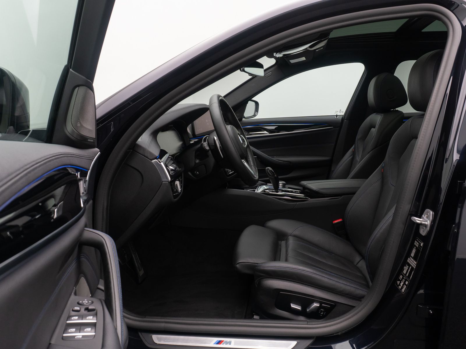 Fahrzeugabbildung BMW 540i xD M Sport DAB Panorama HUD H/K DispKey 20"