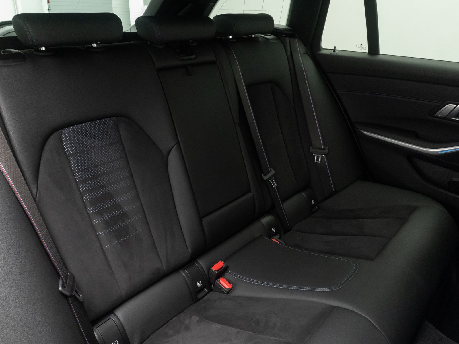 Fahrzeugabbildung BMW 330e xD M Sport HUD DAB Kamera HiFi Komf 19Zoll