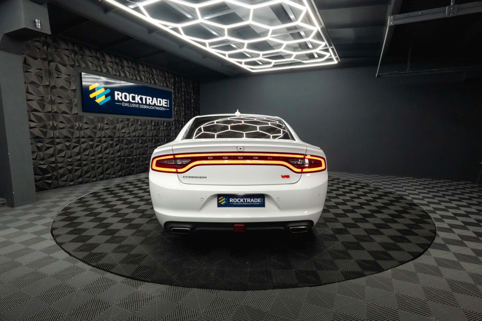 Fahrzeugabbildung Dodge Charger 3.6 Night-Paket | LED | Unfallfrei | 20'