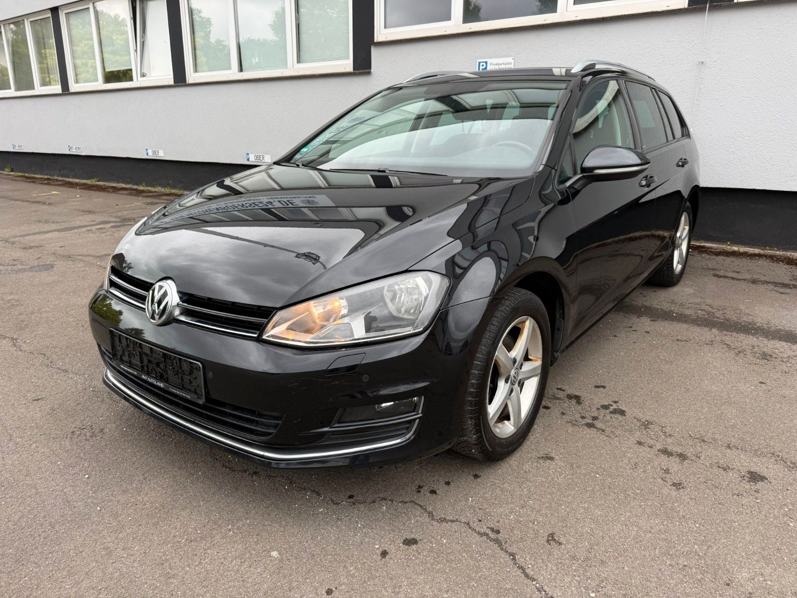 Volkswagen Golf - 1